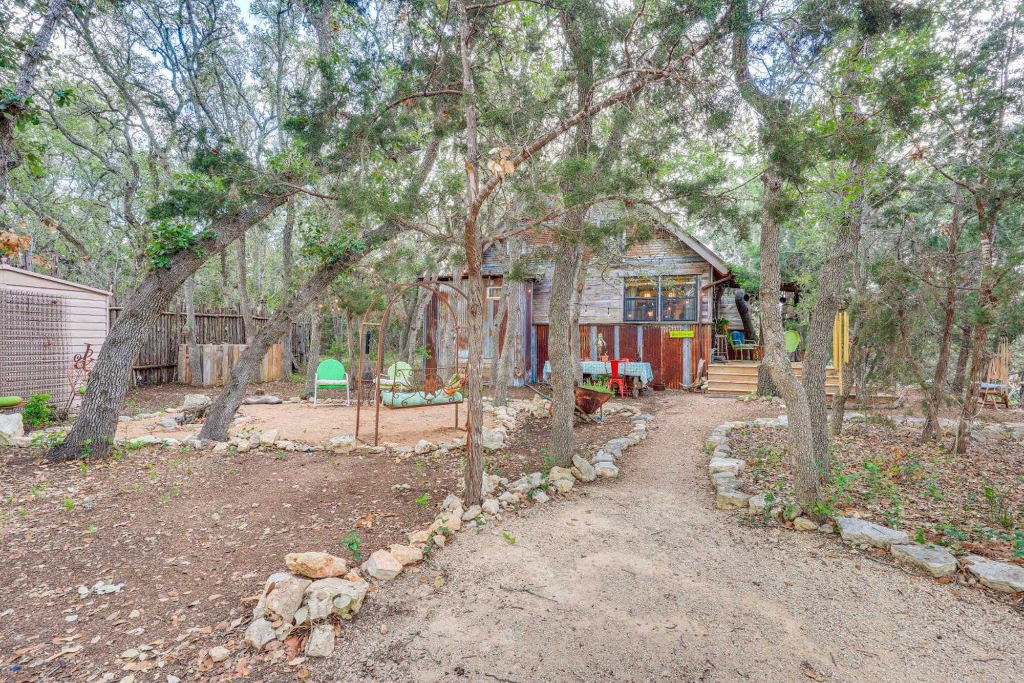 Pet-Friendly Wimberley Cabin With Fire Pit And Hot Tub Kültér fotó