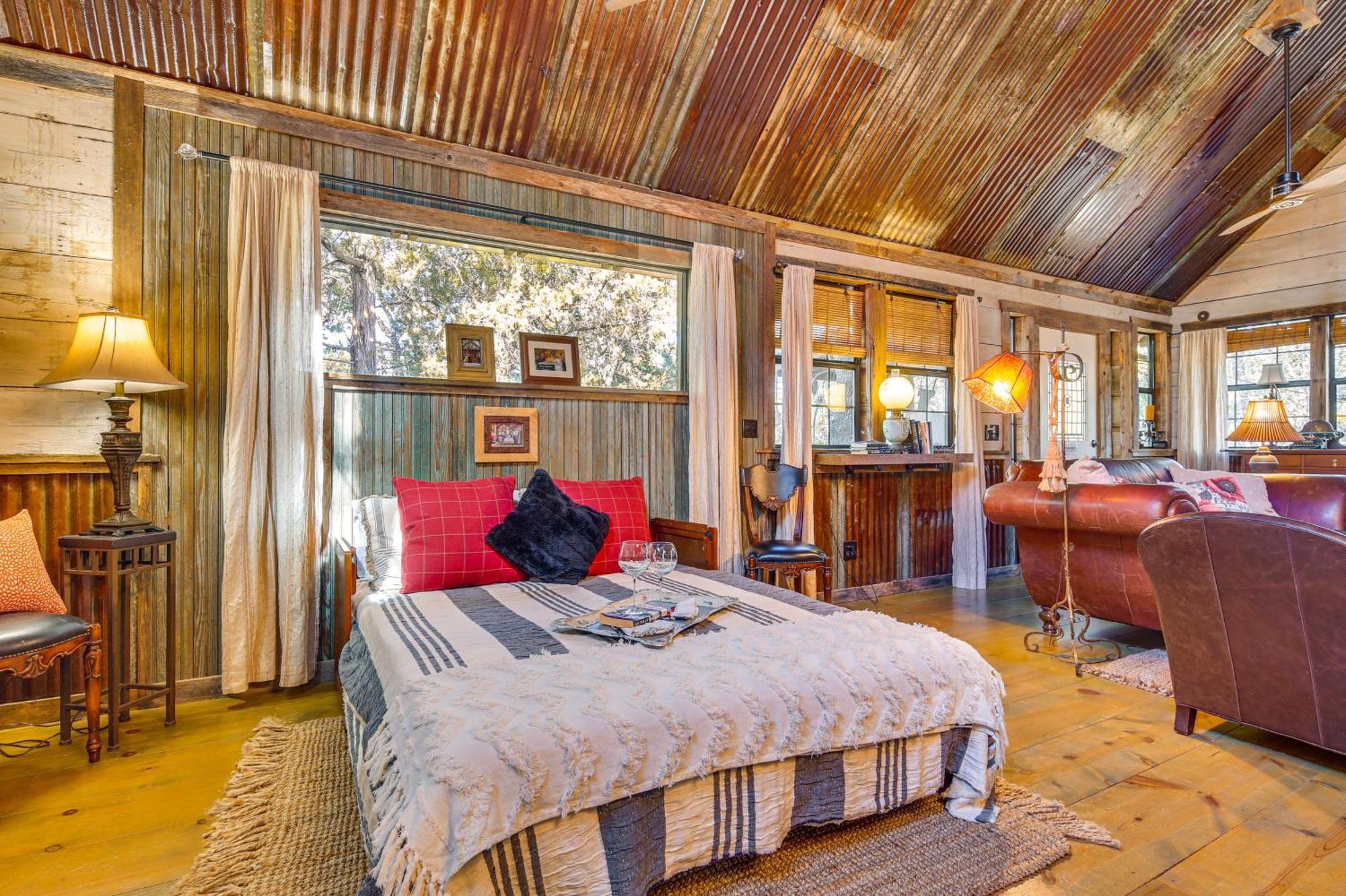 Pet-Friendly Wimberley Cabin With Fire Pit And Hot Tub Kültér fotó